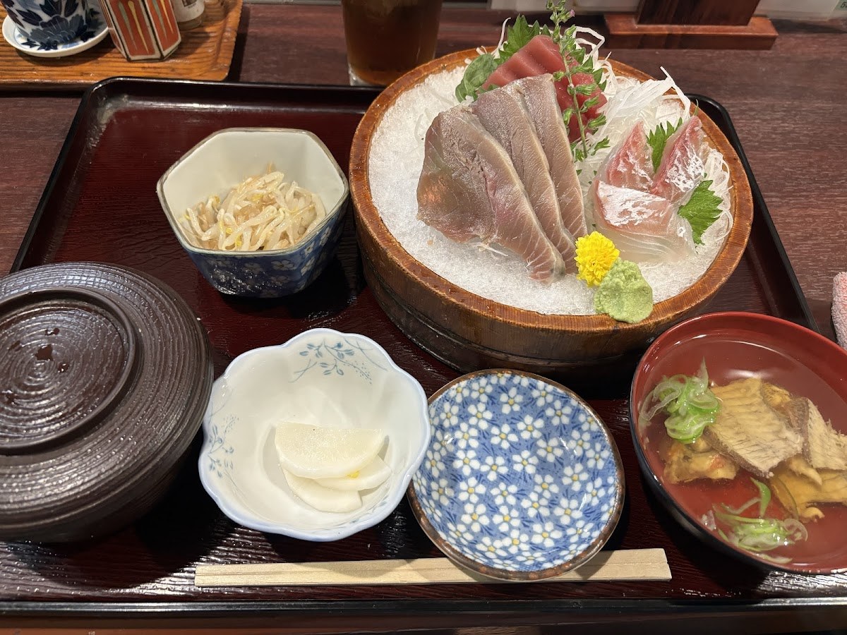 アットホームな店内・カウンター席
